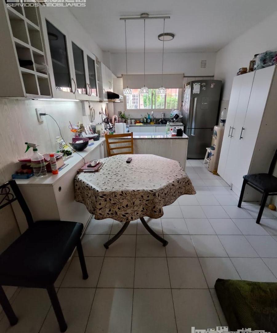 Foto de Casa en venta. 5 ambientes 2 plantas. Quincho c/parrilla. Patio con, imagen 4