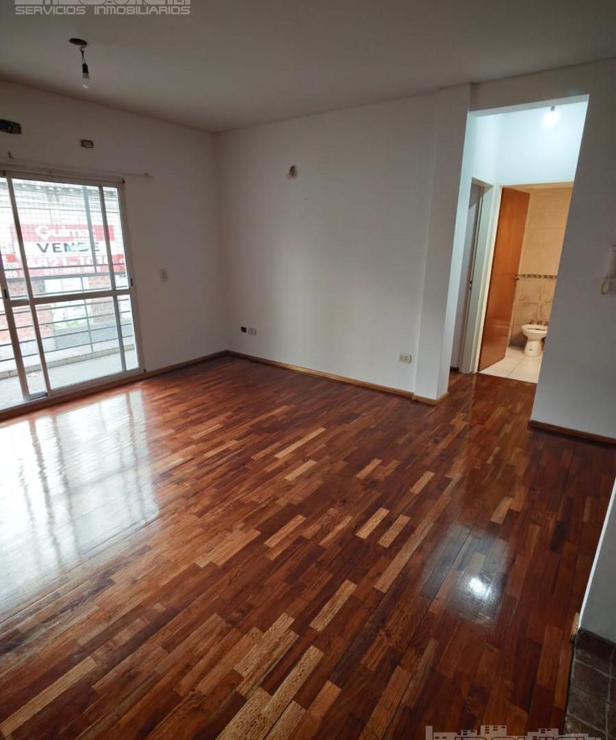 Foto de Venta departamento 2 ambientes al frente con balcón. Luminoso, imagen 1