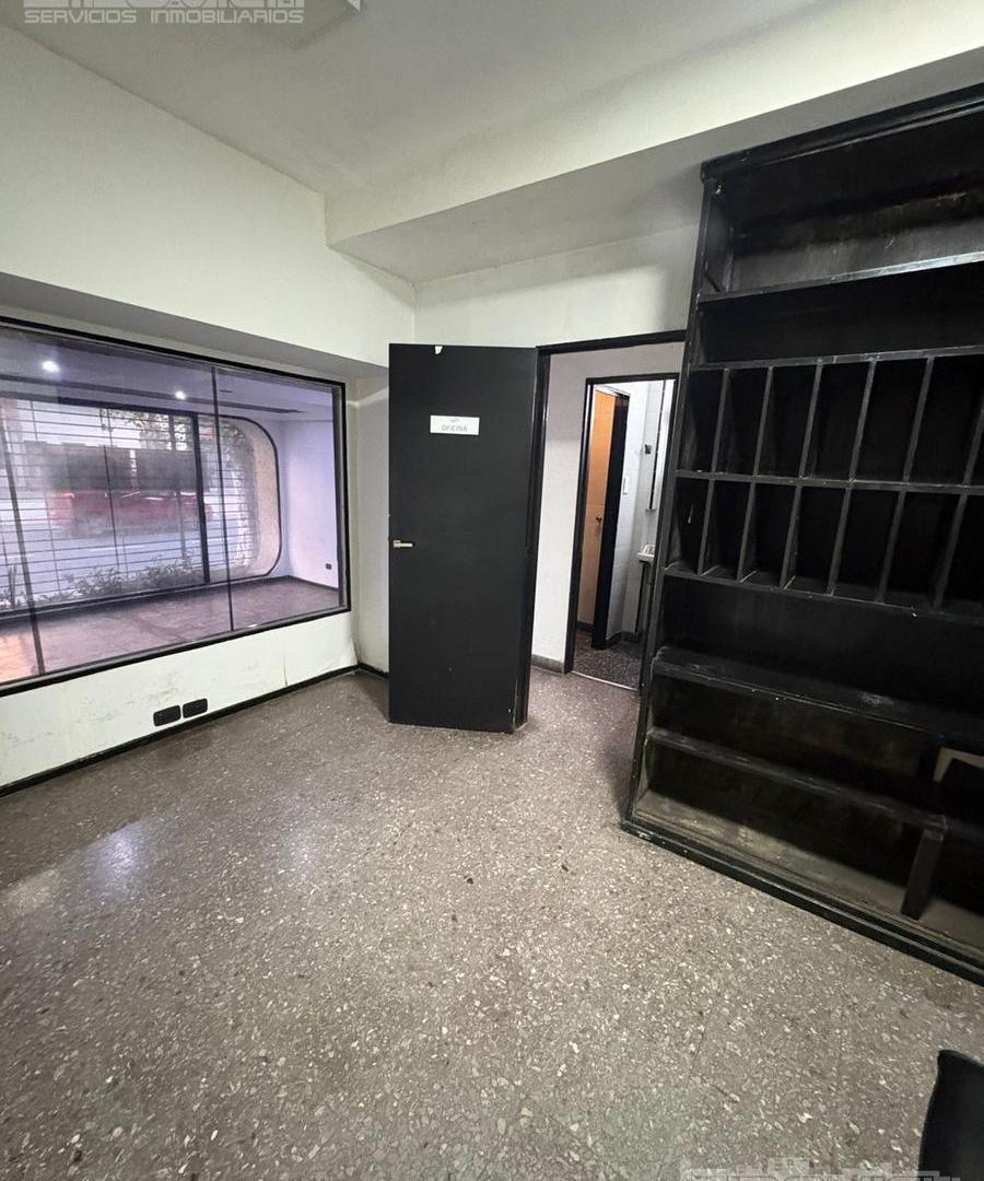 Foto de VENTA. LOCAL CON SOTANO Y PATIO. AV. JUAN B. JUSTO 3800. PATERNAL, imagen 3