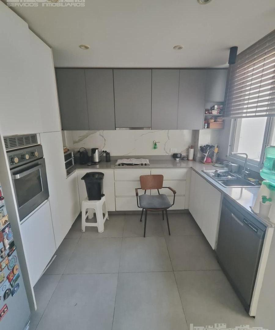 Foto de Departamento en venta. 4 ambientes con dependencia. 2 balcones, imagen 3