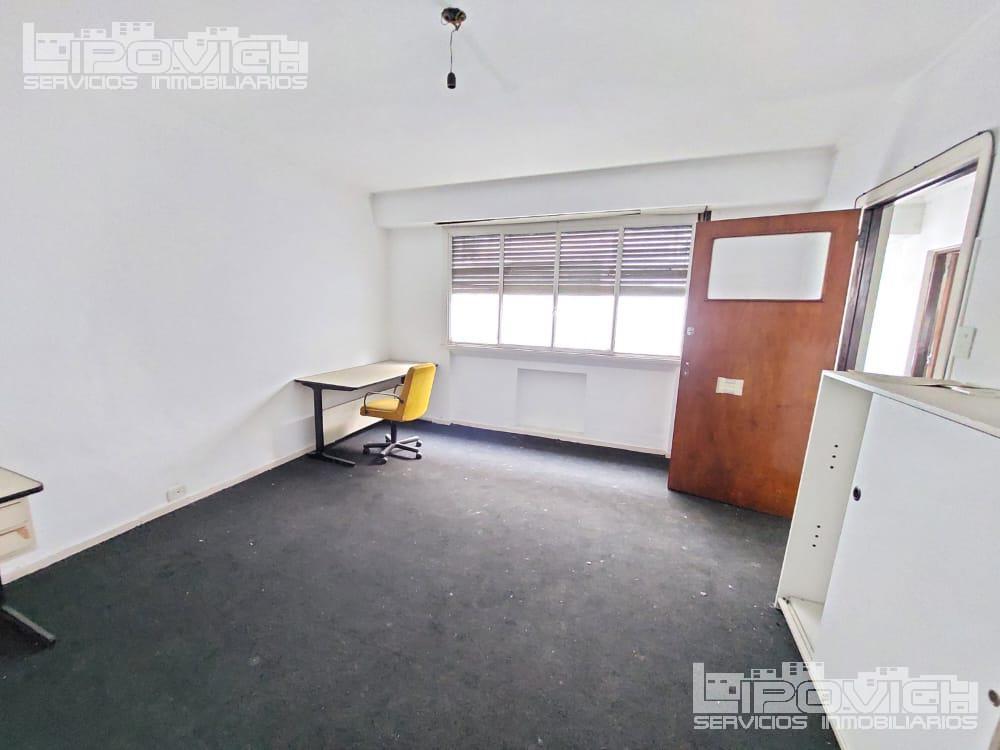Foto de Oficina en venta. 5 oficinas. Recepción. 2 baños. A metros de Subte B, imagen 3
