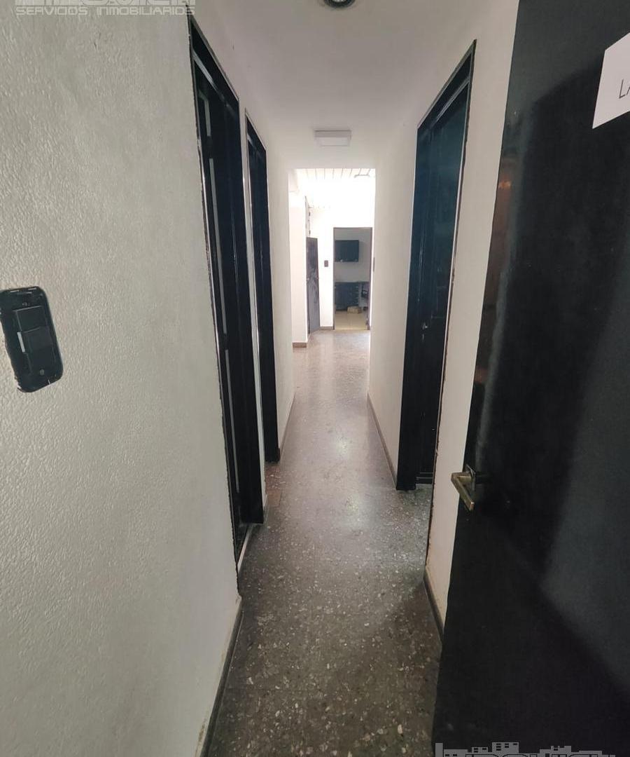Foto de LOCAL EN ALQUILER. 122 METROS. SOTANO Y PATIO. APTO TODO RUBRO. AV, imagen 2