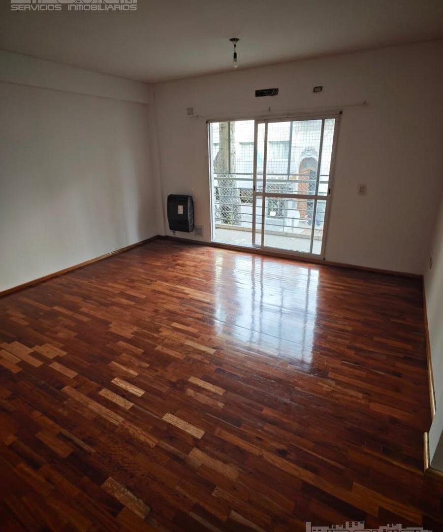 Foto de Venta 2 ambientes al frente con balcón. Apto credito, Luminoso, imagen 1