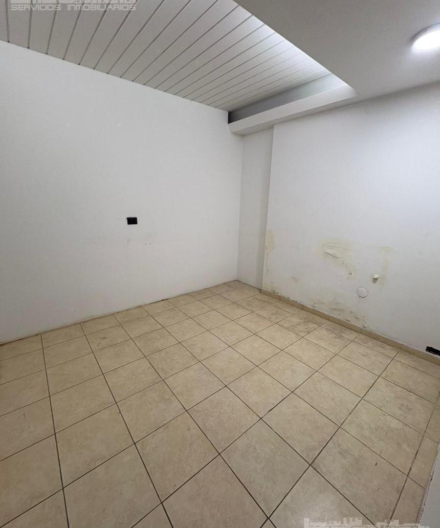 Foto de VENTA. OFICINA CON SOTANO Y PATIO. AV. JUAN B. JUSTO 3800. PATERNAL, imagen 5