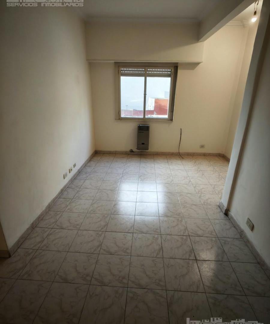 Foto de Alquiler 2 ambientes en 2° piso, al contrafrente. Luminoso. Lemos, imagen 2