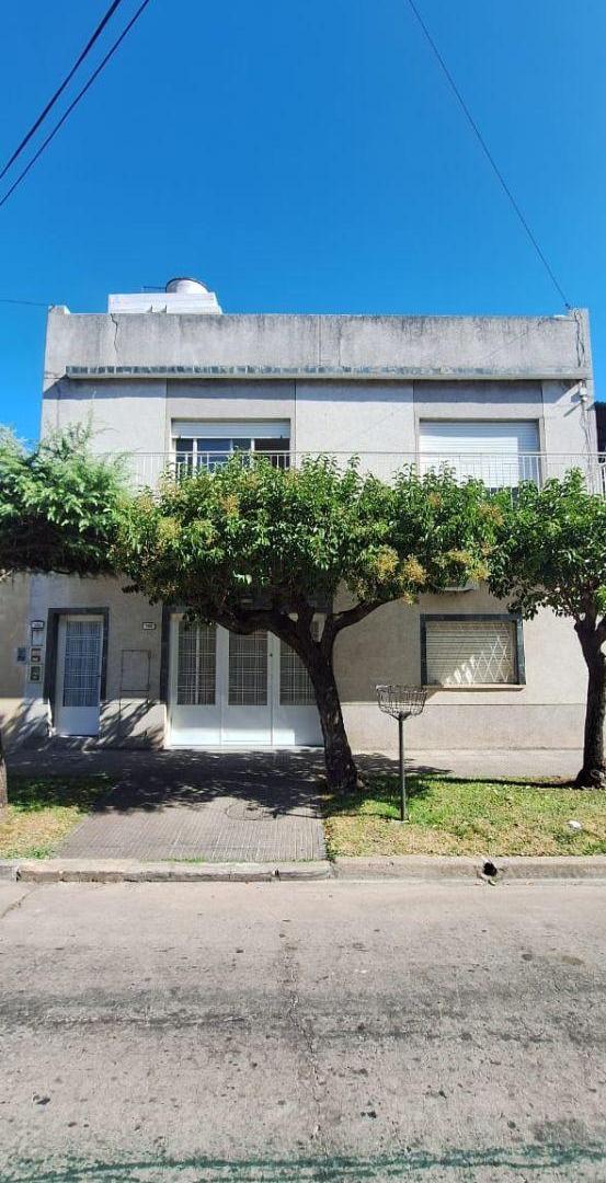 CASEROS. SARRATEA AL 3200. 2 PH EN BLOCK LOTE 8.66 X 14 IDEAL 2 FAMILIAS