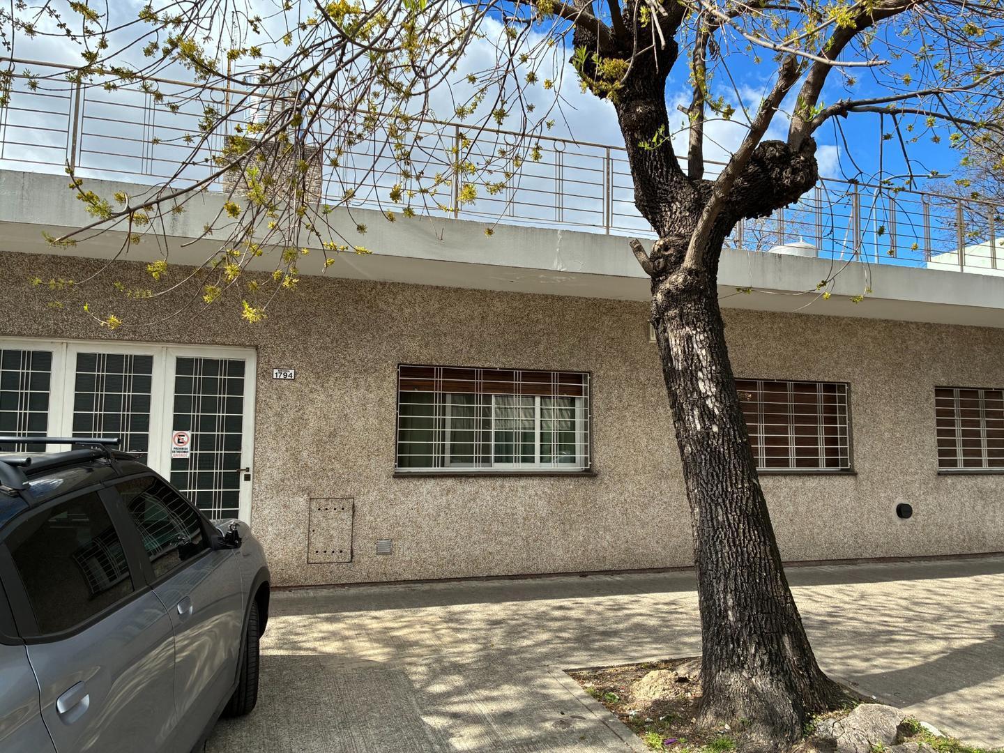 Foto de Casa con Local Comercial en Parque Avellaneda, imagen 1