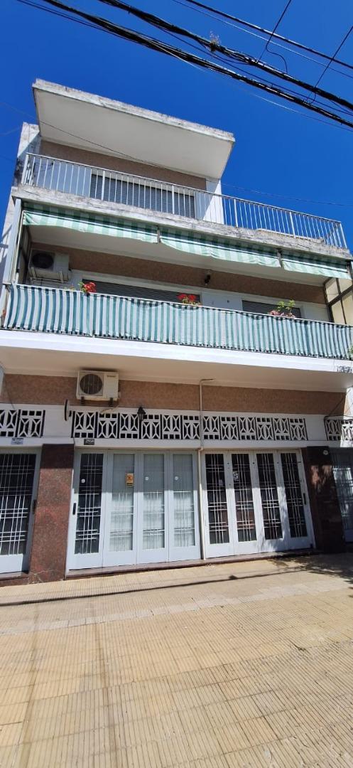 Foto de PH de 3 Ambientes con Cochera, Patio y Terraza en Villa Real, imagen 1