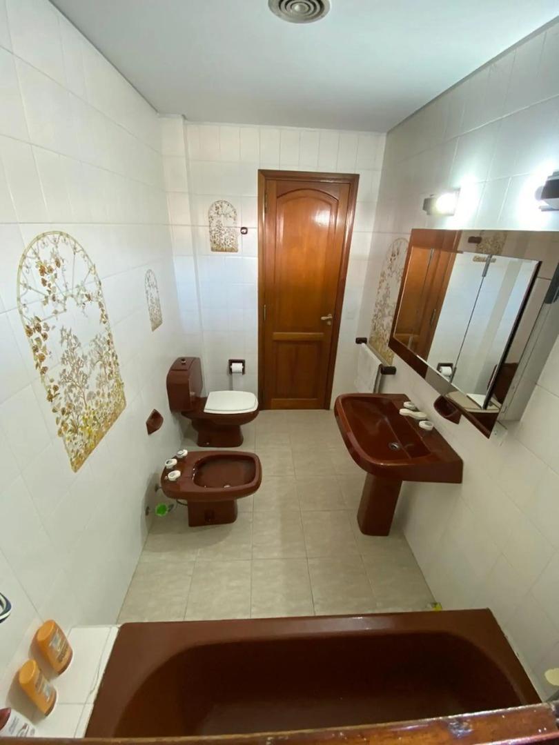 Foto de Irigoyen 1400. Casa 5 Amb. Quincho.Piscina. 5 baños Garage., imagen 3