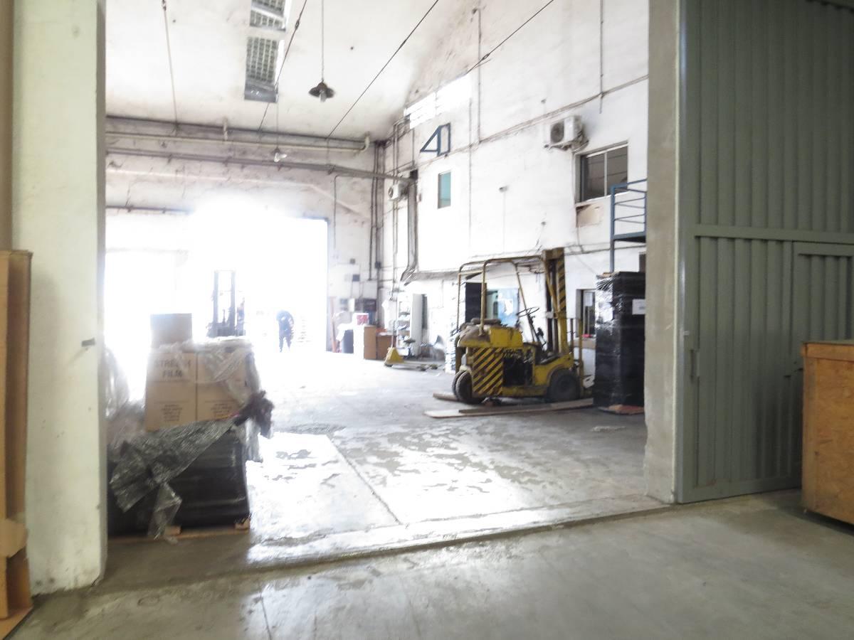 Venta Galpónes en Block en Avellaneda 4