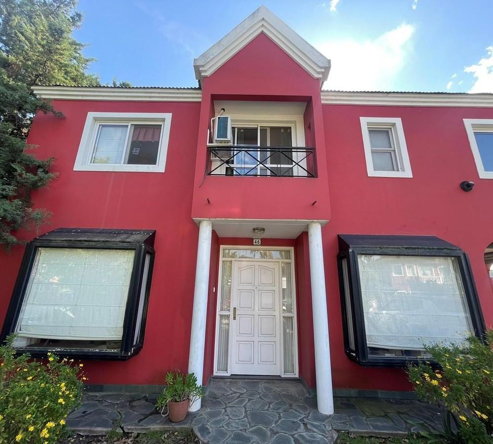 Alquiler temporario en Country Boca Ratón – Casa 4 dorm. con pileta y jardín