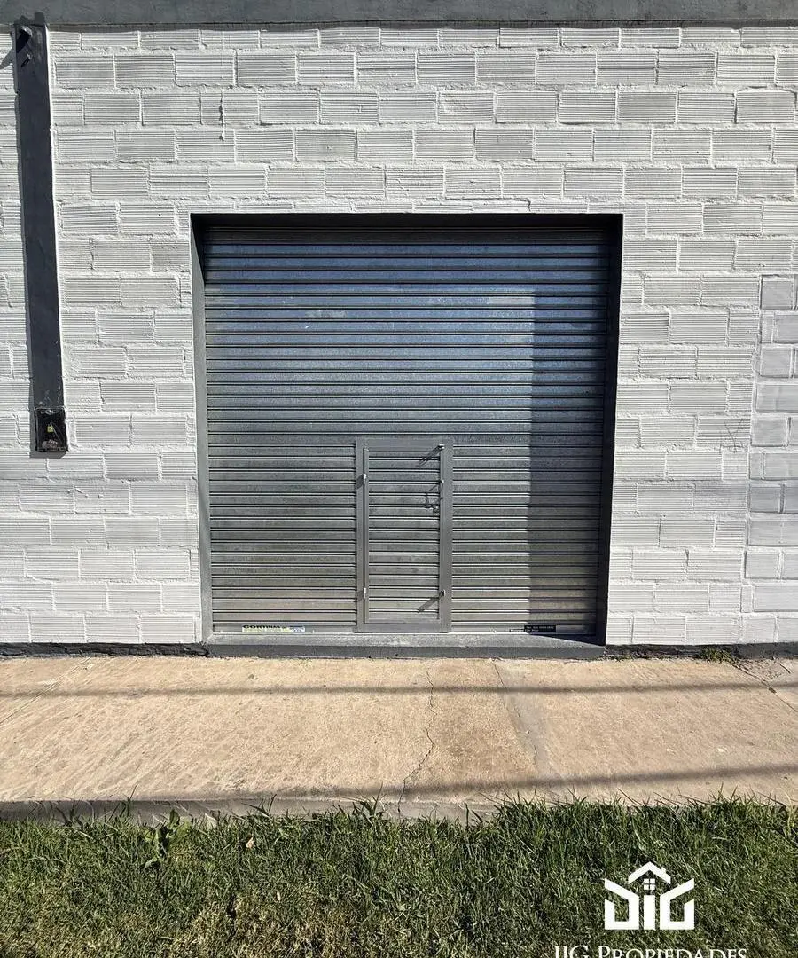 LOCAL | 54 M2 | VIDRIERA | ALTO TRÁNSITO | COMERCIAL | PILAR 1
