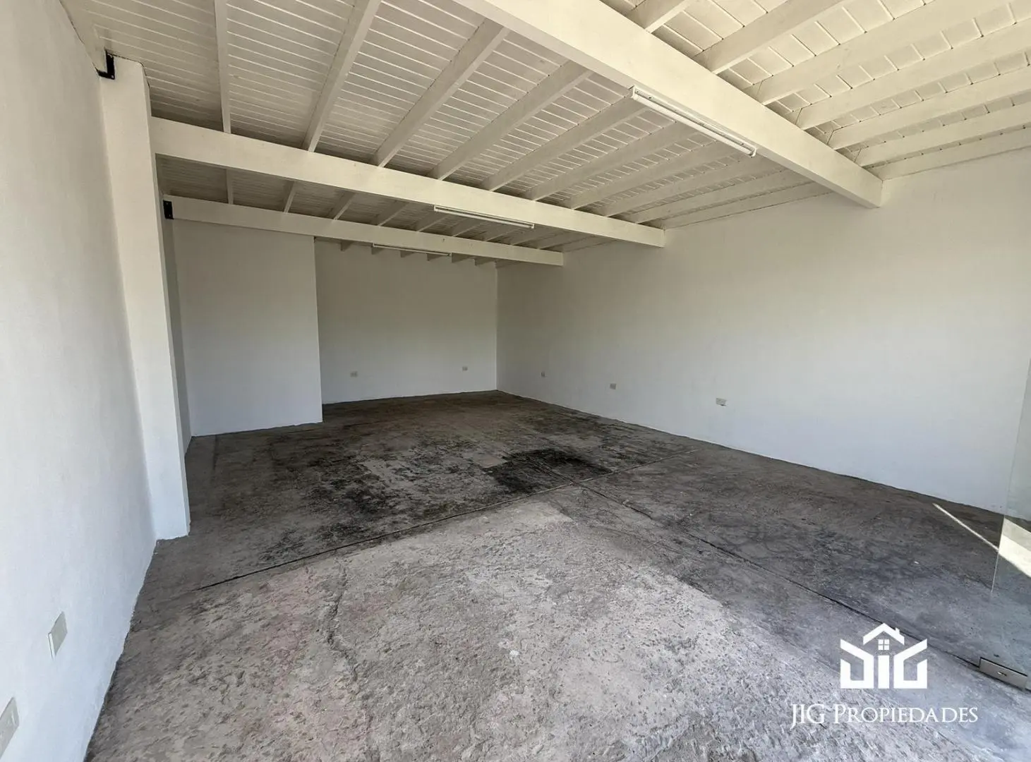 LOCAL | 54 M2 | VIDRIERA | ALTO TRÁNSITO | COMERCIAL | PILAR 3