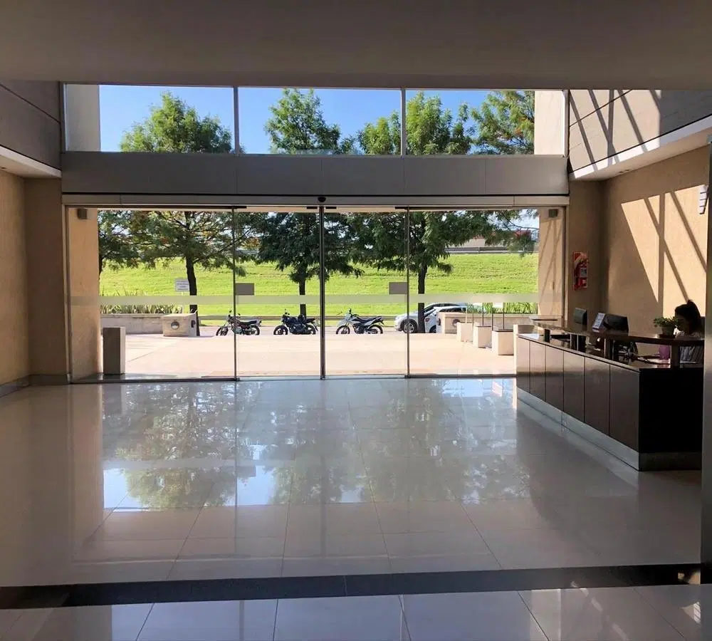 OFICINA | 50 M² | COCHERA | EDIFICIO CORPORATIVO | PILAR CENTRO | PILAR 2