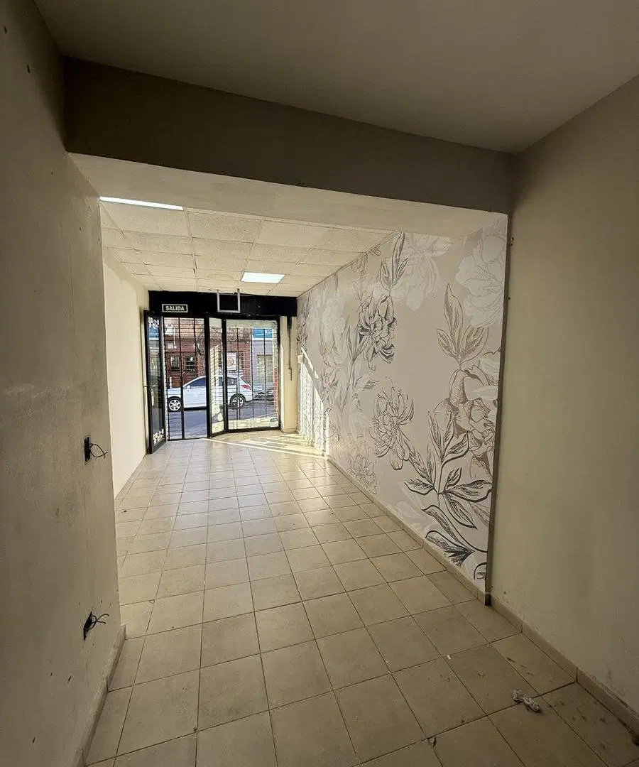 LOCAL | 22 M² | CENTRO | BAÑO | EXCELENTE UBICACIÓN | PILAR 8
