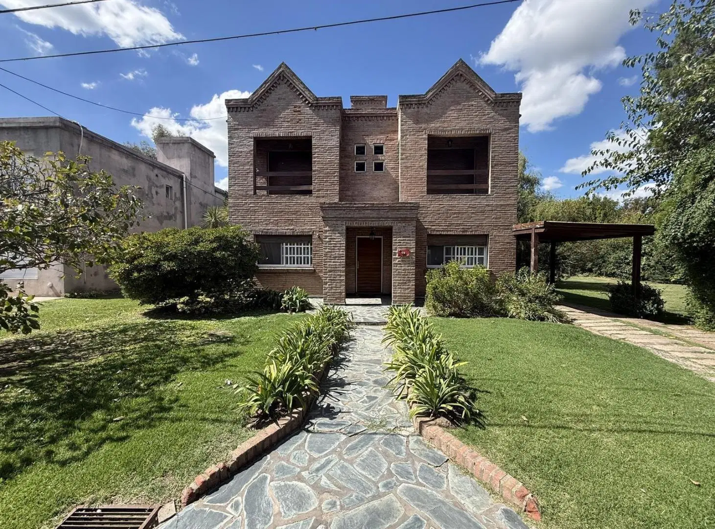 CASA | 5 AMBIENTES | 4 DORMITORIOS | JARDÍN | COCHERA DOBLE | LA CASCADA 2