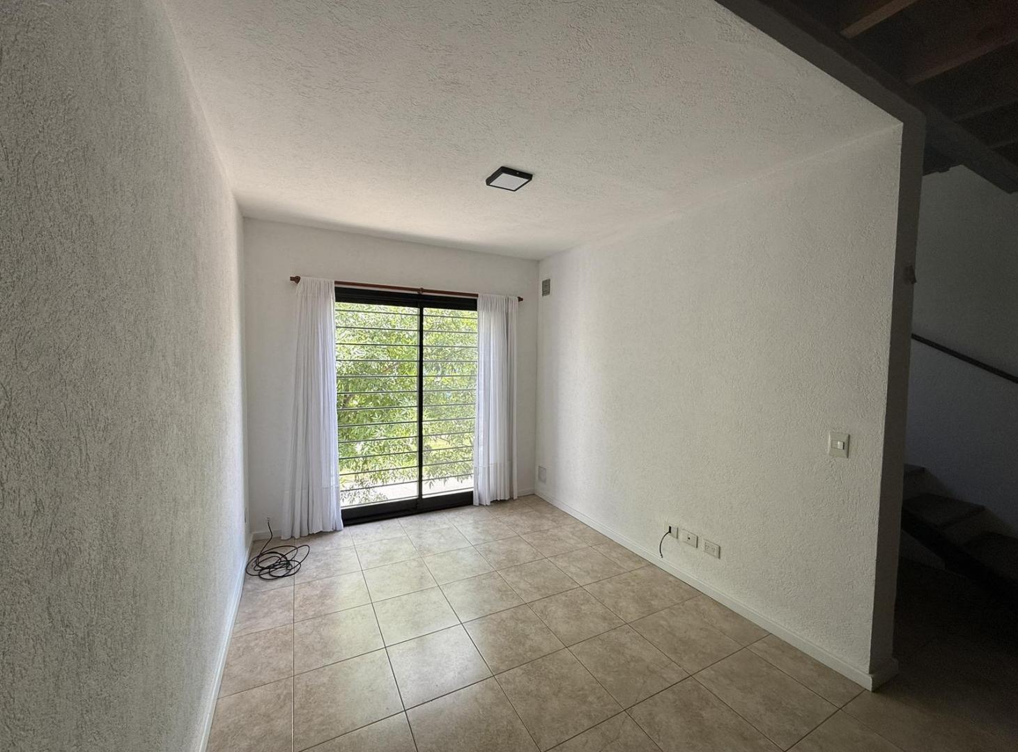 Foto de DÚPLEX | 2 AMBIENTES | BALCÓN TERRAZA | EN PRIMER PISO | COCHERA |, imagen 4