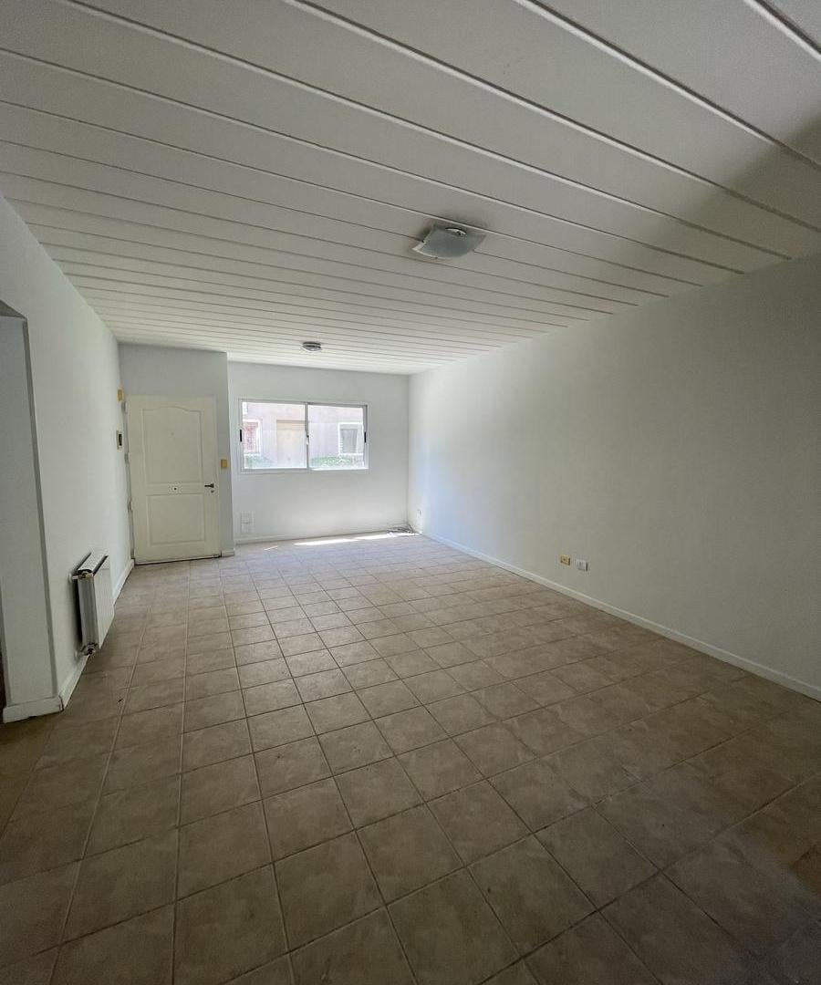 Foto de DEPTO | 3 AMBIENTES | JARDÍN | PARRILLA | COCHERA | CONDOMINIO PILAR, imagen 2