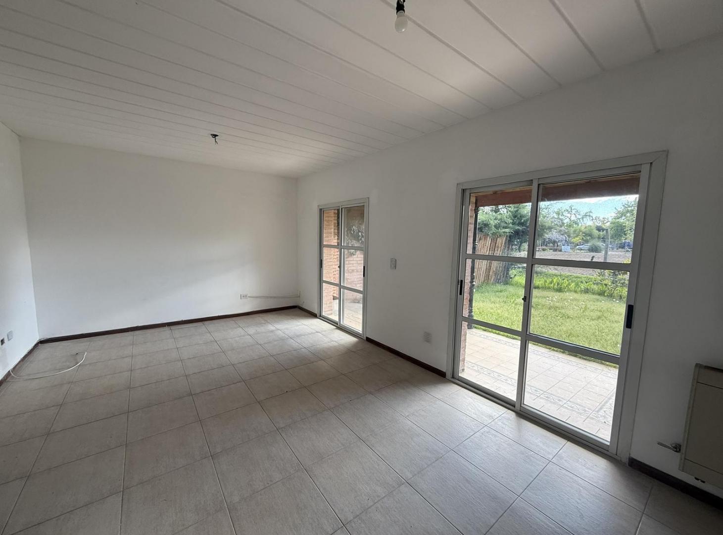 Foto de DÚPLEX | 3 AMBIENTES | CON RENTA | JARDÍN | PARRILLA | NUEVO PILAR, imagen 3