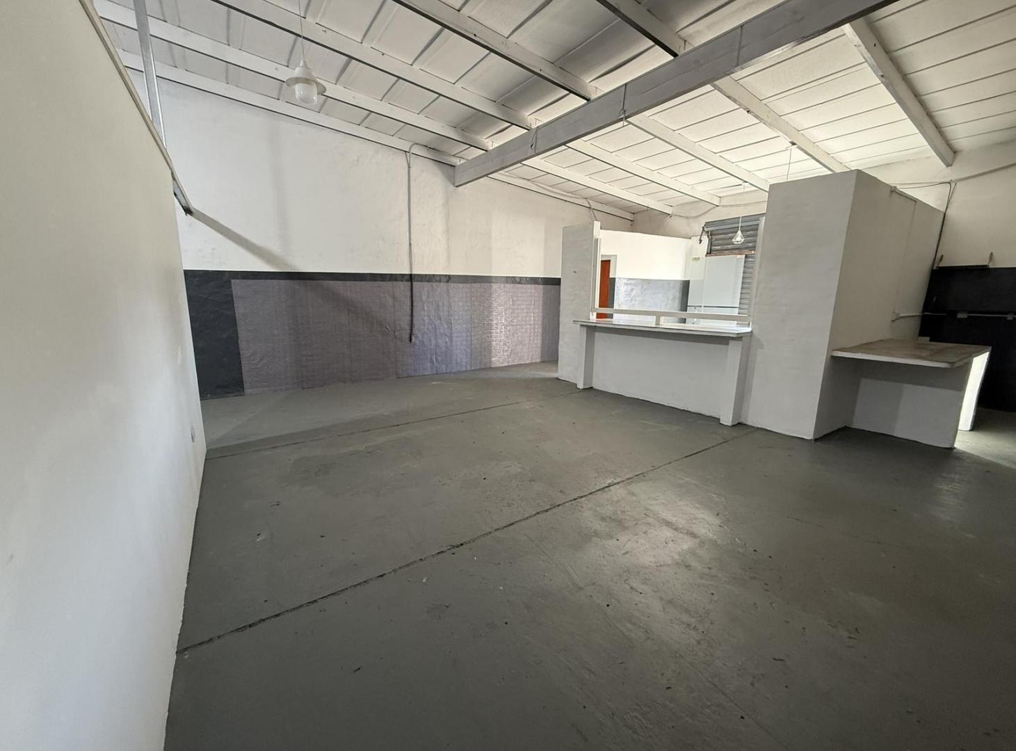 Foto de LOCAL | 100 M² | AMPLIO | SECTORIZABLE | FRENTE COMERCIAL | PILAR CENTRO, imagen 3