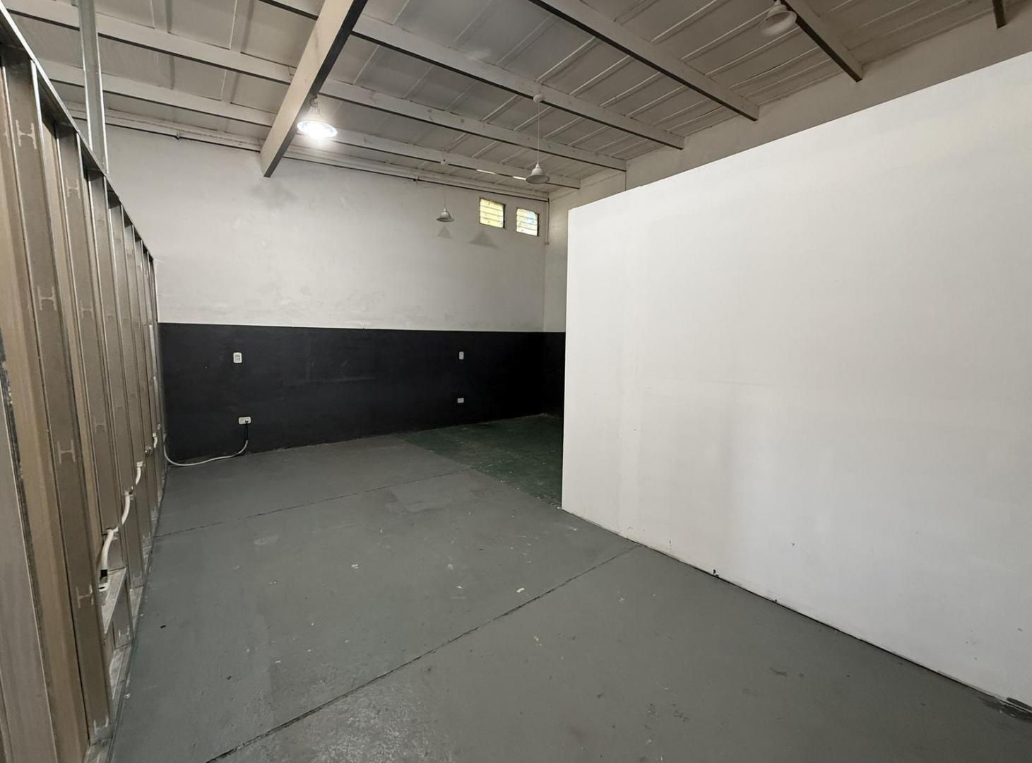 Foto de LOCAL | 100 M² | AMPLIO | SECTORIZABLE | FRENTE COMERCIAL | PILAR CENTRO, imagen 4