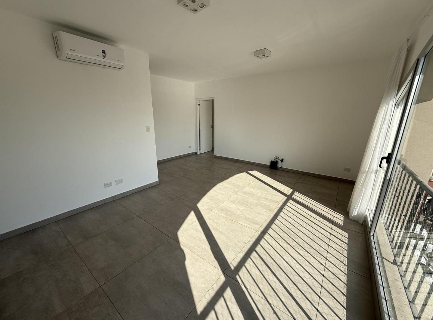Foto de DEPTO | 2 AMBIENTES | SUITE | COCHERA CUBIERTA | APTO PROFESIONAL |, imagen 3