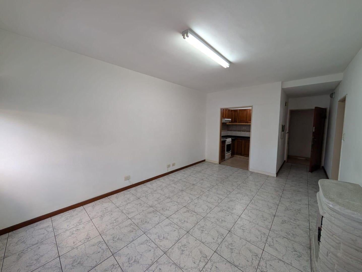 Foto de Departamento de 2 Ambientes con Balcón y Cochera, Zona de Ramos Mejía, imagen 3