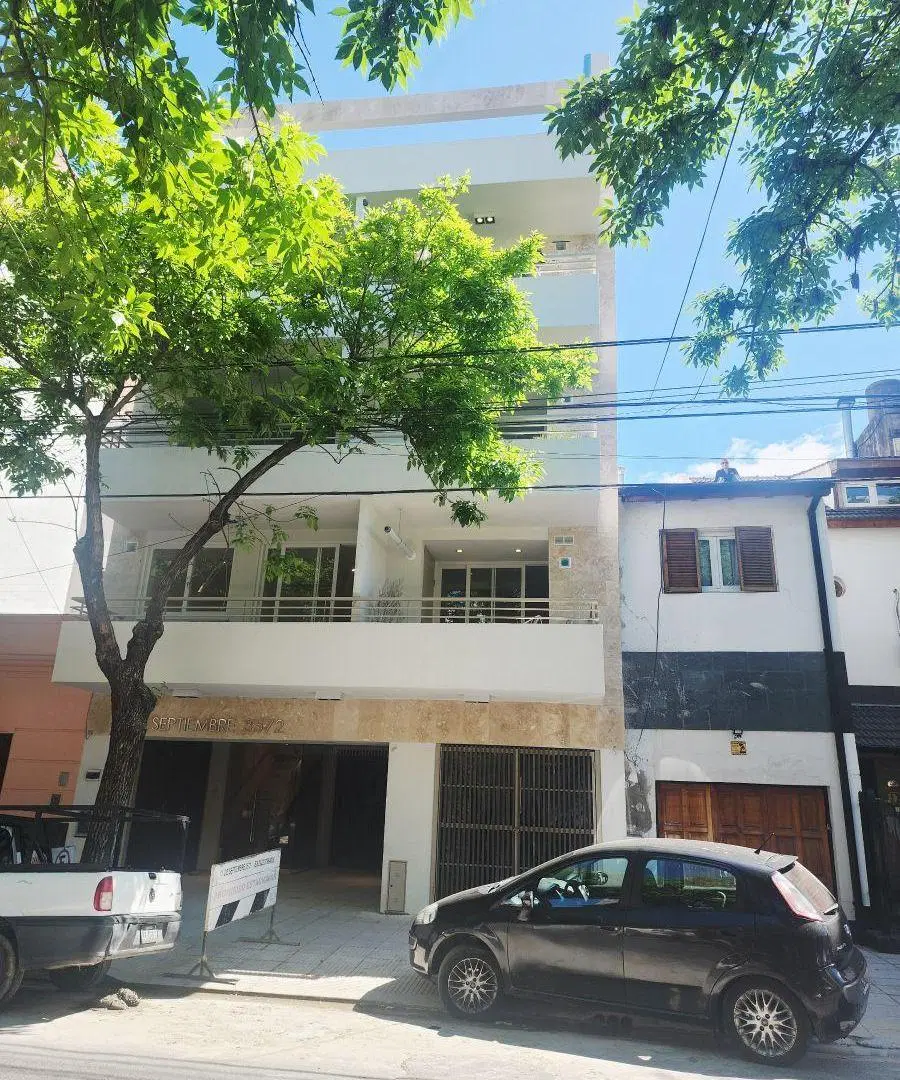 DEPARTAMENTO A ESTRENAR CON COCHERA DE 4 AMBIENTES 4