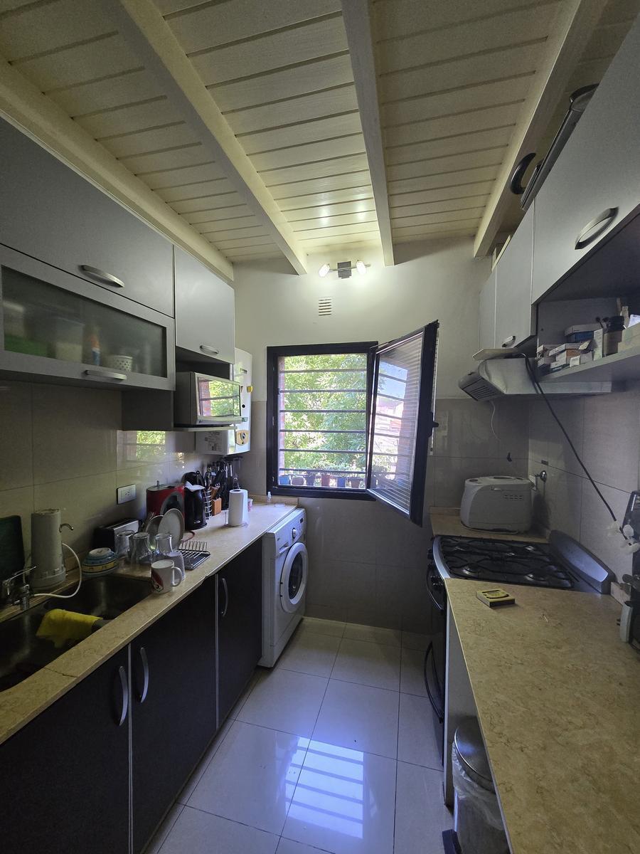 Depto en duplex 3 amb! Olivos. Con balcon y cochera.