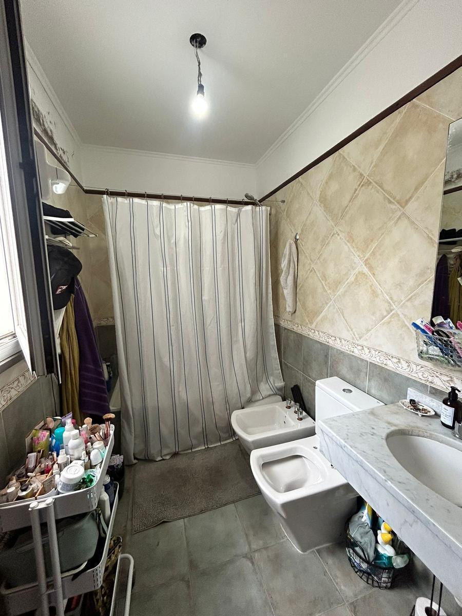 Foto de Duplex en venta 4 ambientes! c/ cochera/patio en Olivos, imagen 2