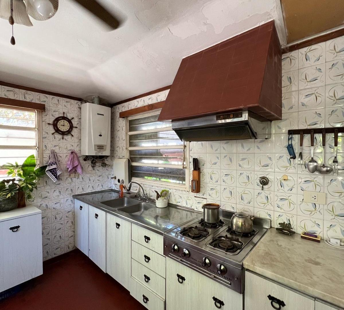 Chalet en 2 plantas en venta c/ jardin + pileta - OLIVOS