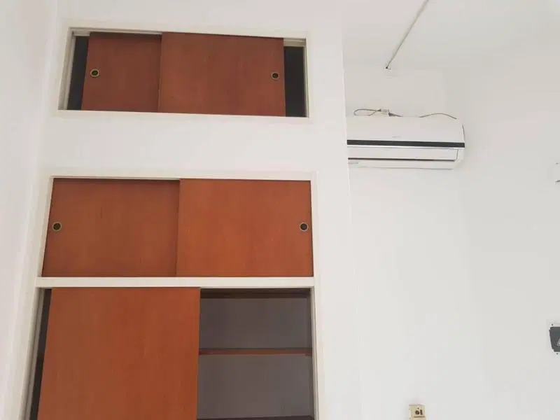 Local con cocina, baño, placard 2