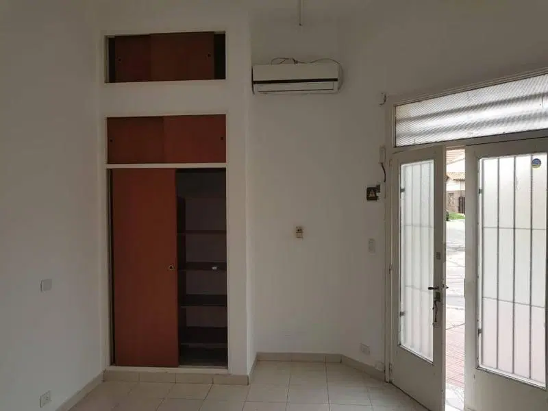 Local con cocina, baño, placard 5