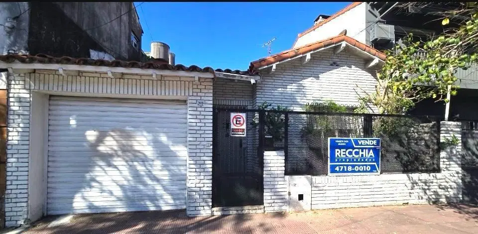 Casa en venta 3 amb! c/ patio. Garage/ oficina. 2