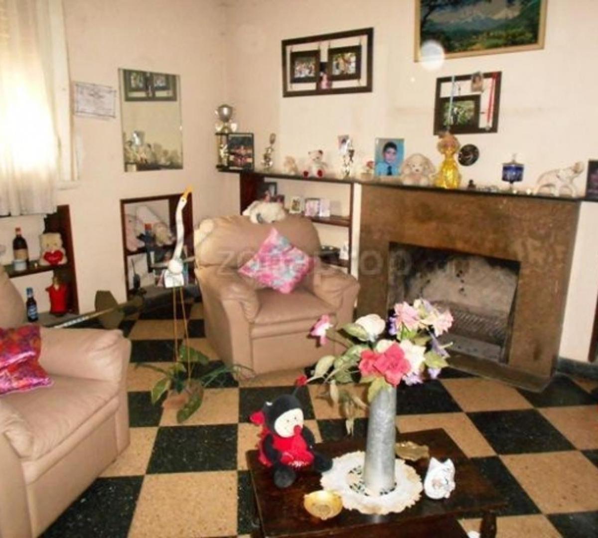 Casa en Venta: 4 Ambientes: Trujui: 990 m² 4