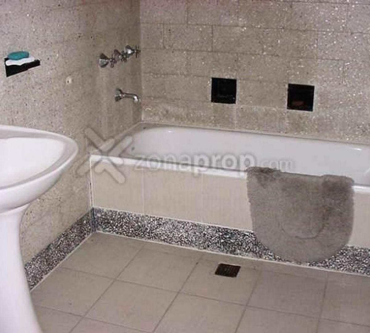 Casa en Venta: 4 Ambientes: Trujui: 990 m² 5
