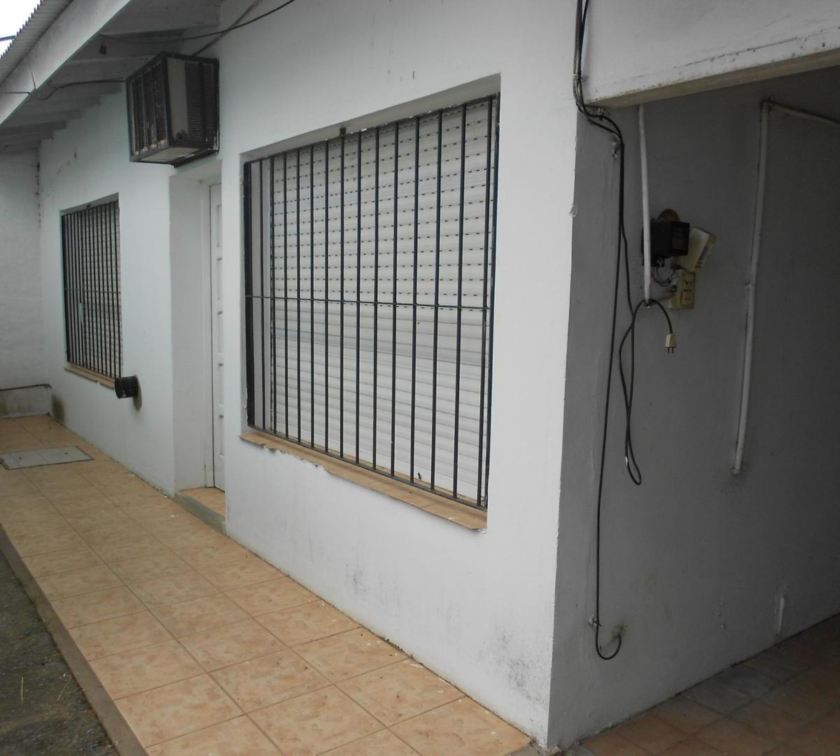 Foto de PROPIEDAD EN VENTA :: LOTE 307m2 :: APTO 2 FLIAS, imagen 3