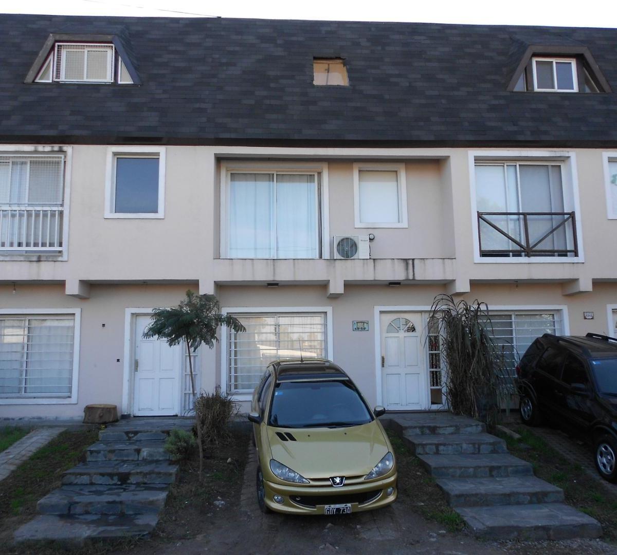 DUPLEX EN VENTA :: 4 AMBIENTES :: CERCANO A ACC. OESTE