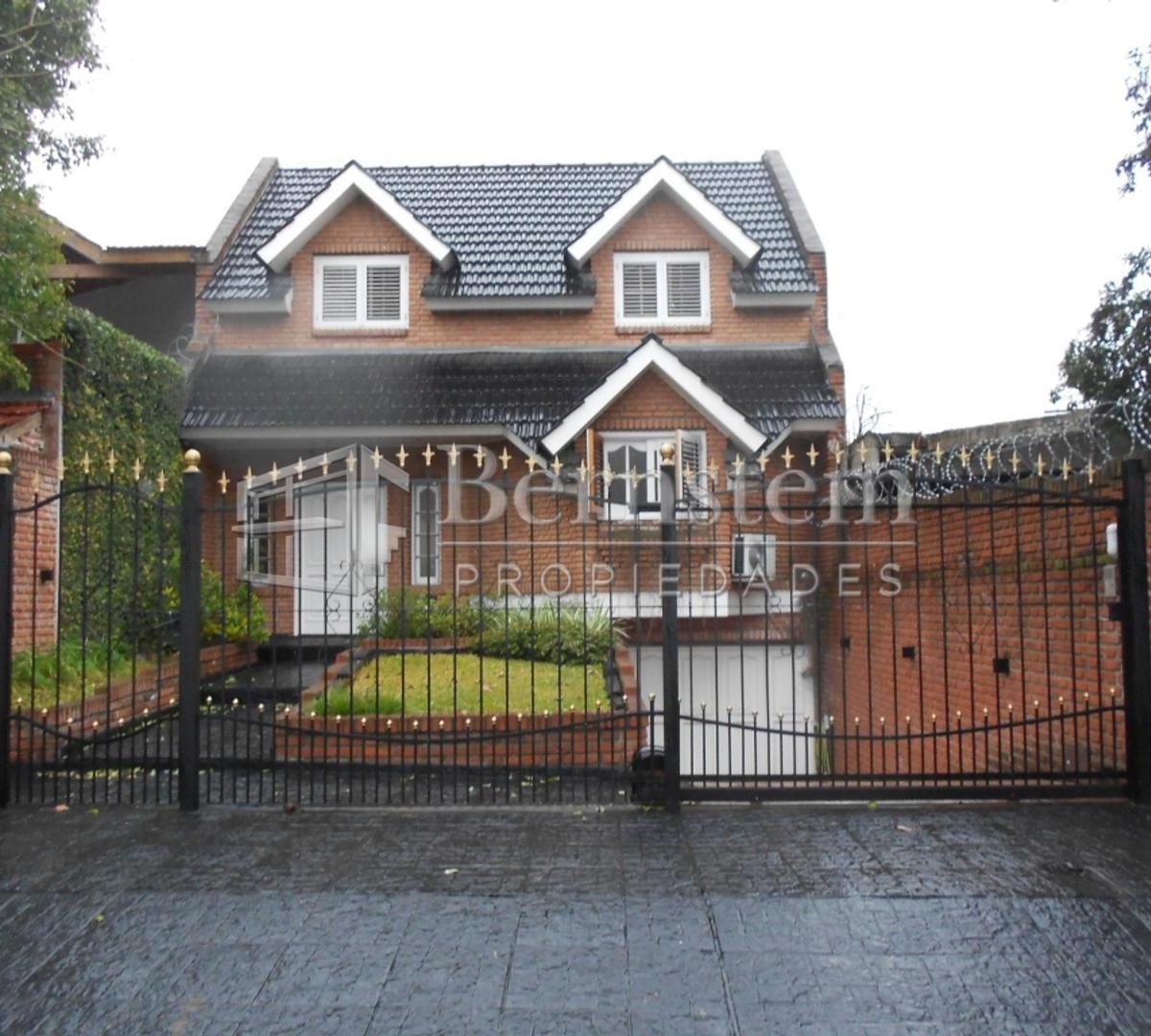 CASA EN VENTA DE 5 DORMITORIOS EN CASTELAR