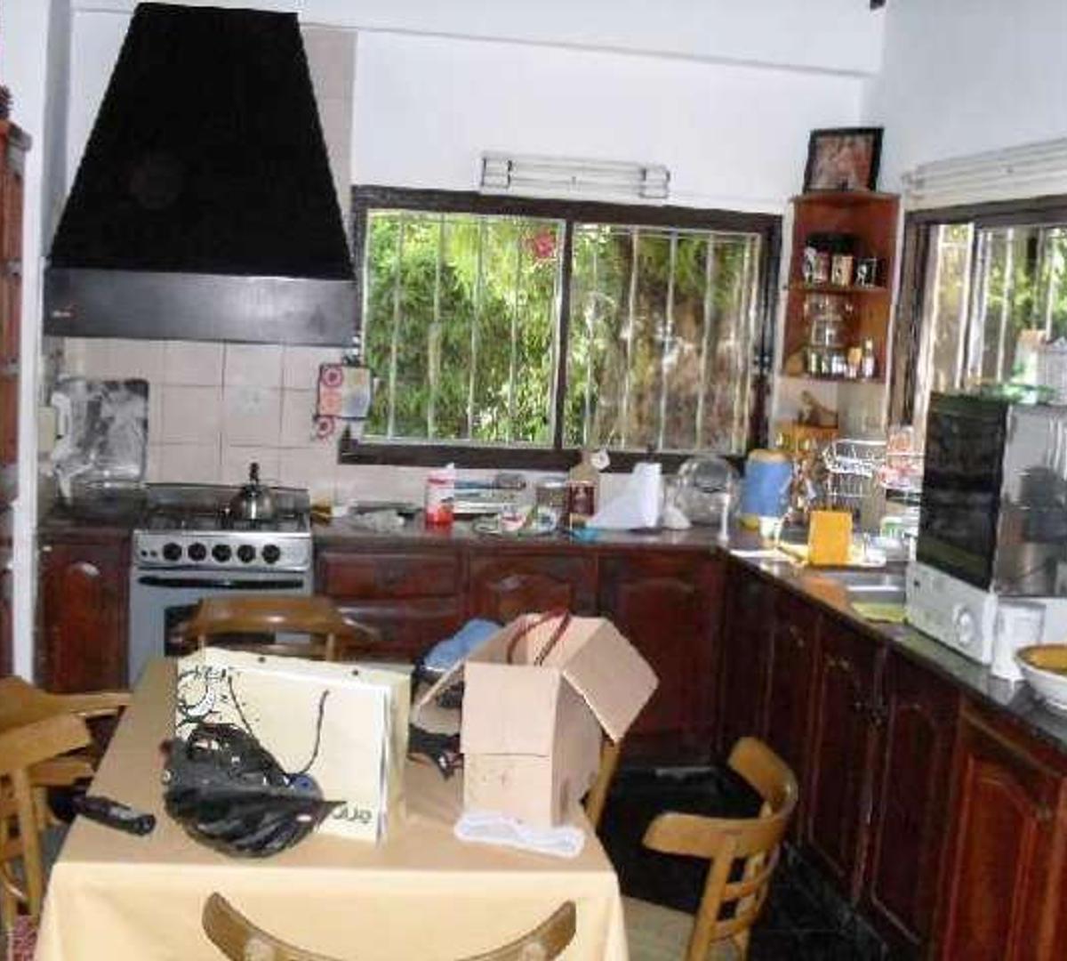 Foto de CASA DE CAMPO EN ALQUILER :: PARQUE LELOIR :: 5 AMBIENTES, imagen 2