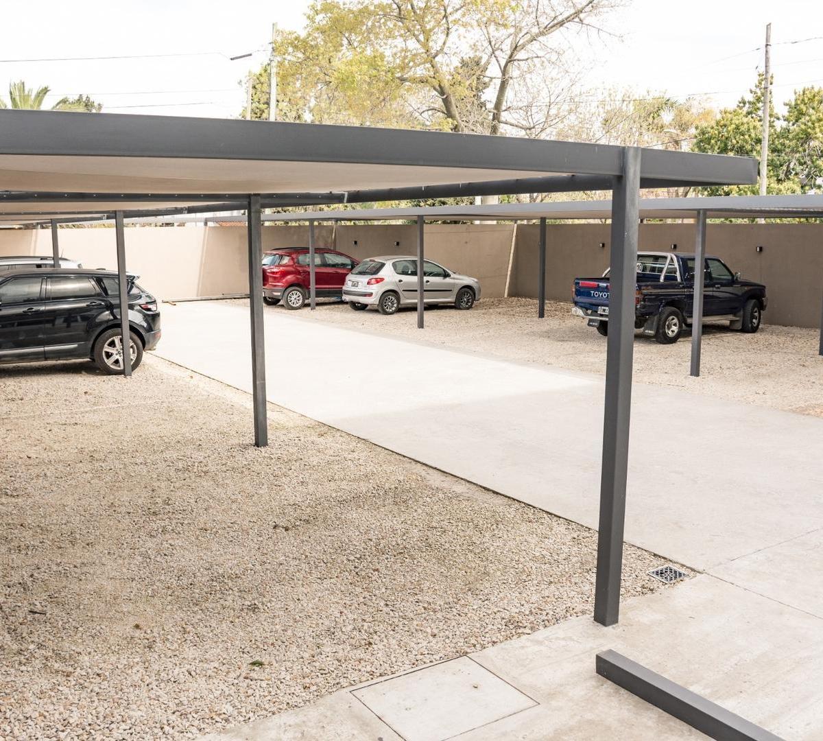 Departamento  3 amb. con balcón aterrazado y jardín privado