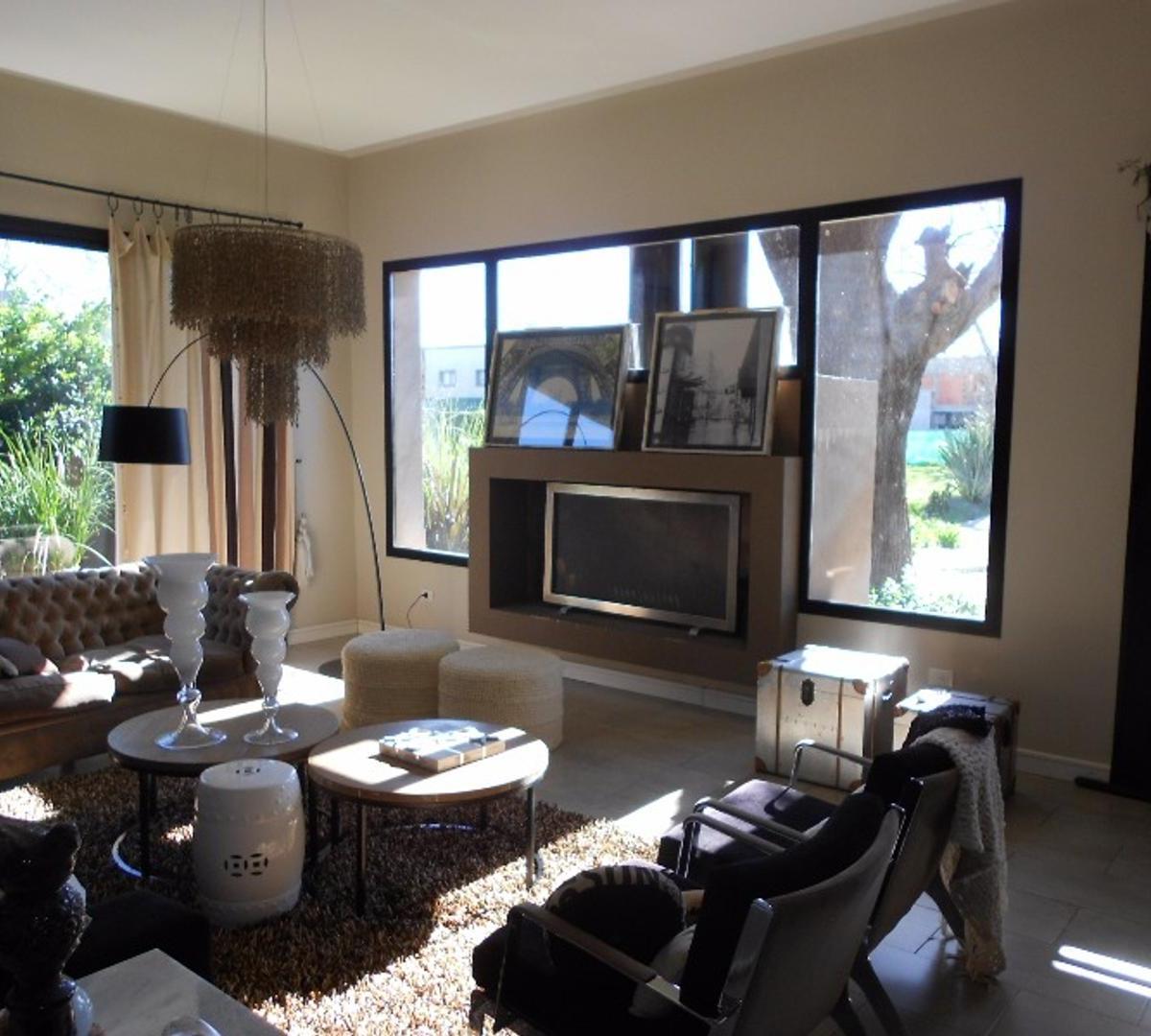 Foto de CASA EN VENTA :: ALTOS DEL SOL :: 5 AMBIENTES, imagen 4