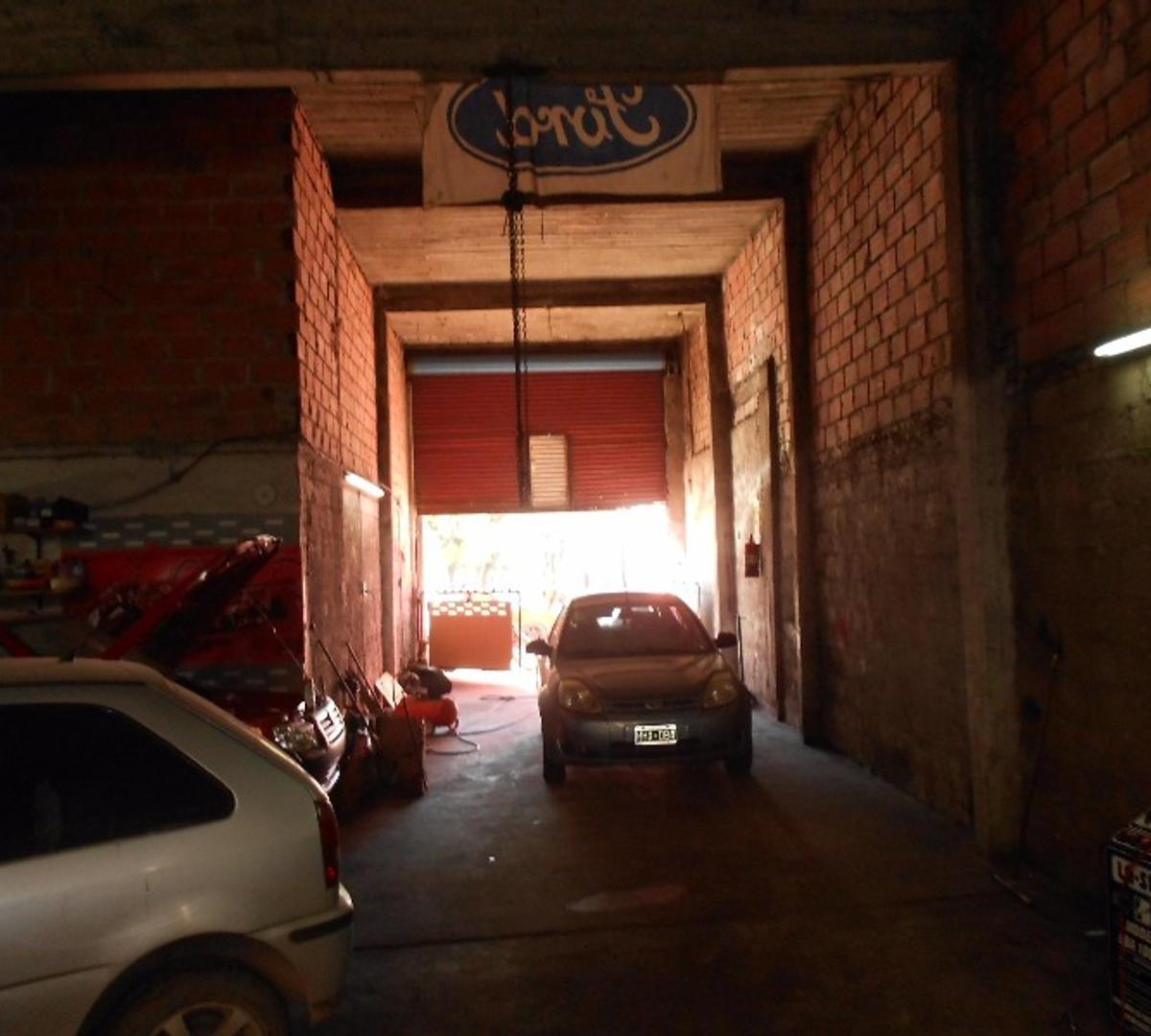 Local y Depósito en Venta: Sobre Ruta 23: Moreno 3