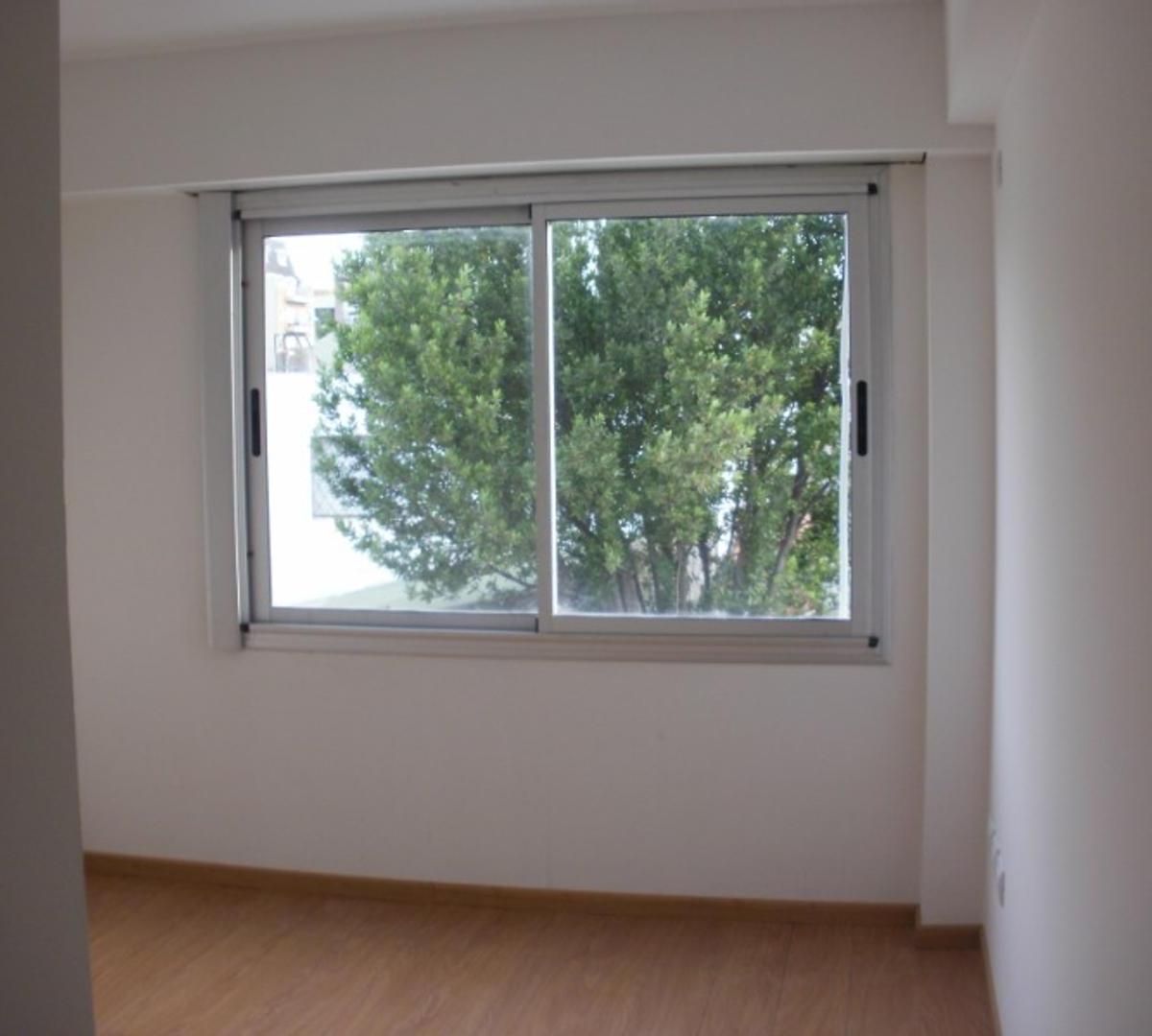 Departamento en Venta: 2 Ambientes con Cochera: Morón 5