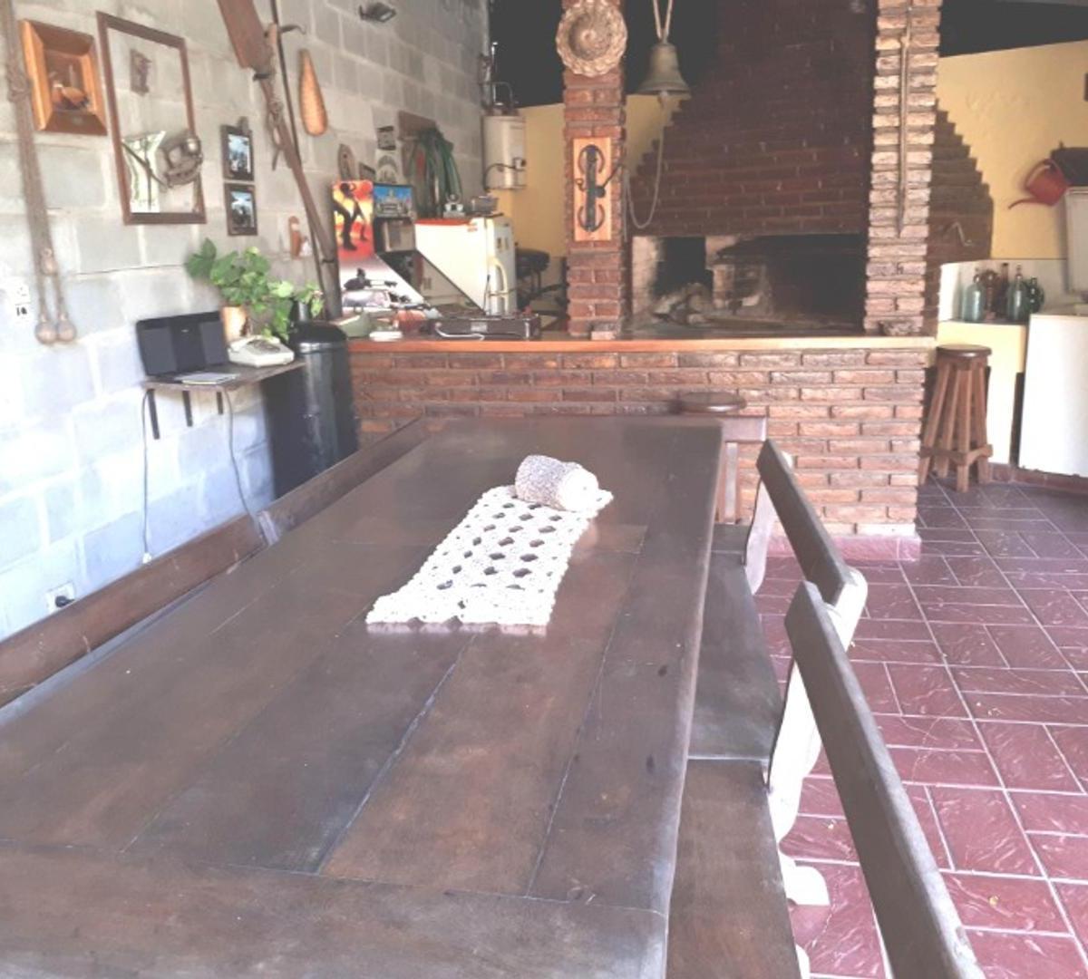 Casa en Venta: 6 Ambientes: Ituzaingo: 389 m² 3