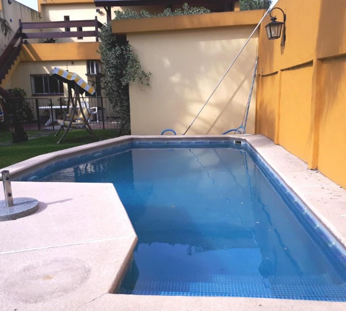 Casa en Venta: 6 Ambientes: Ituzaingo: 389 m² 4