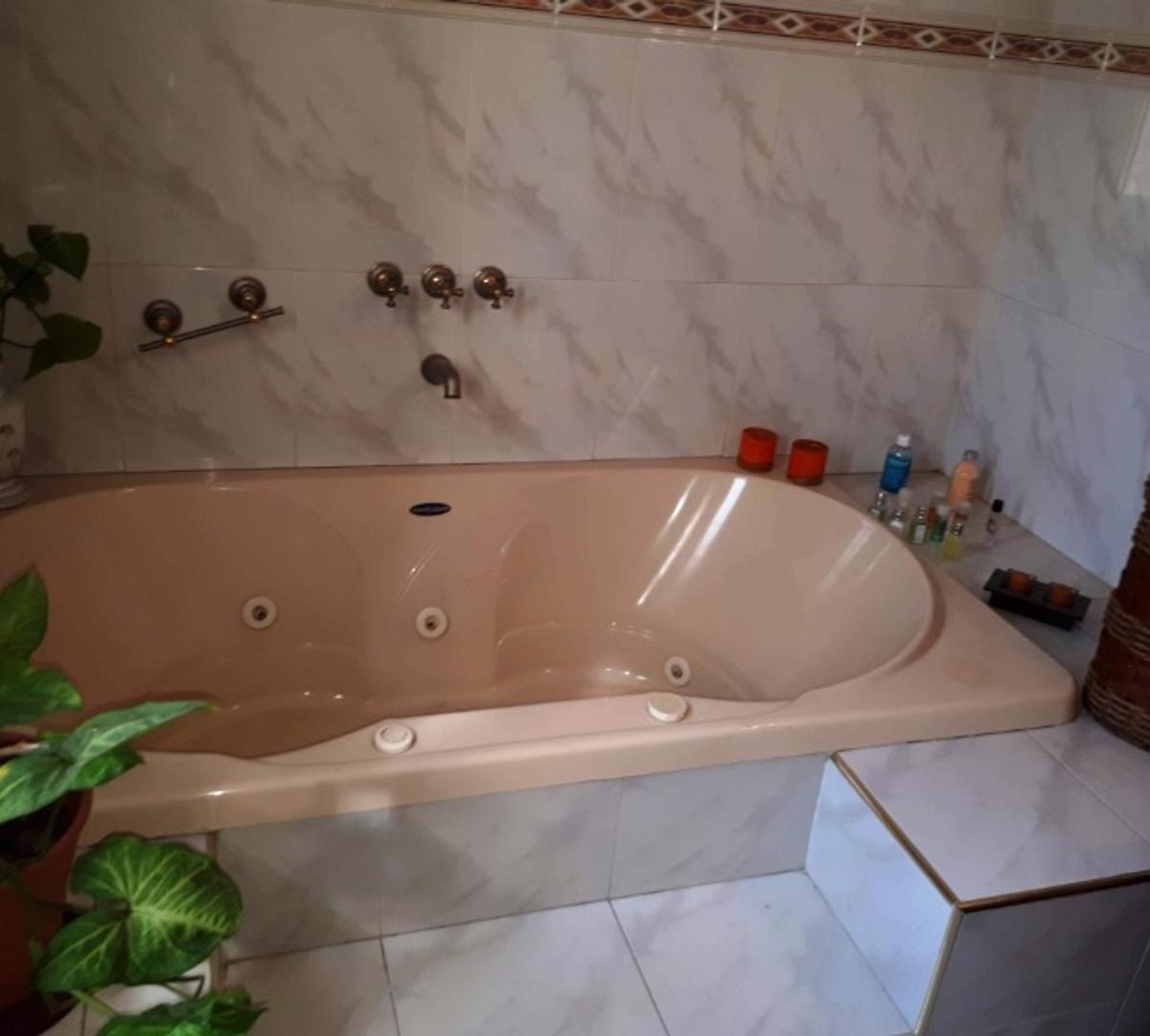 Casa en Venta: 6 Ambientes: Ituzaingo: 389 m² 3