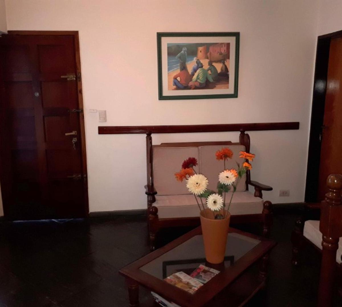 Casa en Venta: 6 Ambientes: Ituzaingo: 389 m² 4