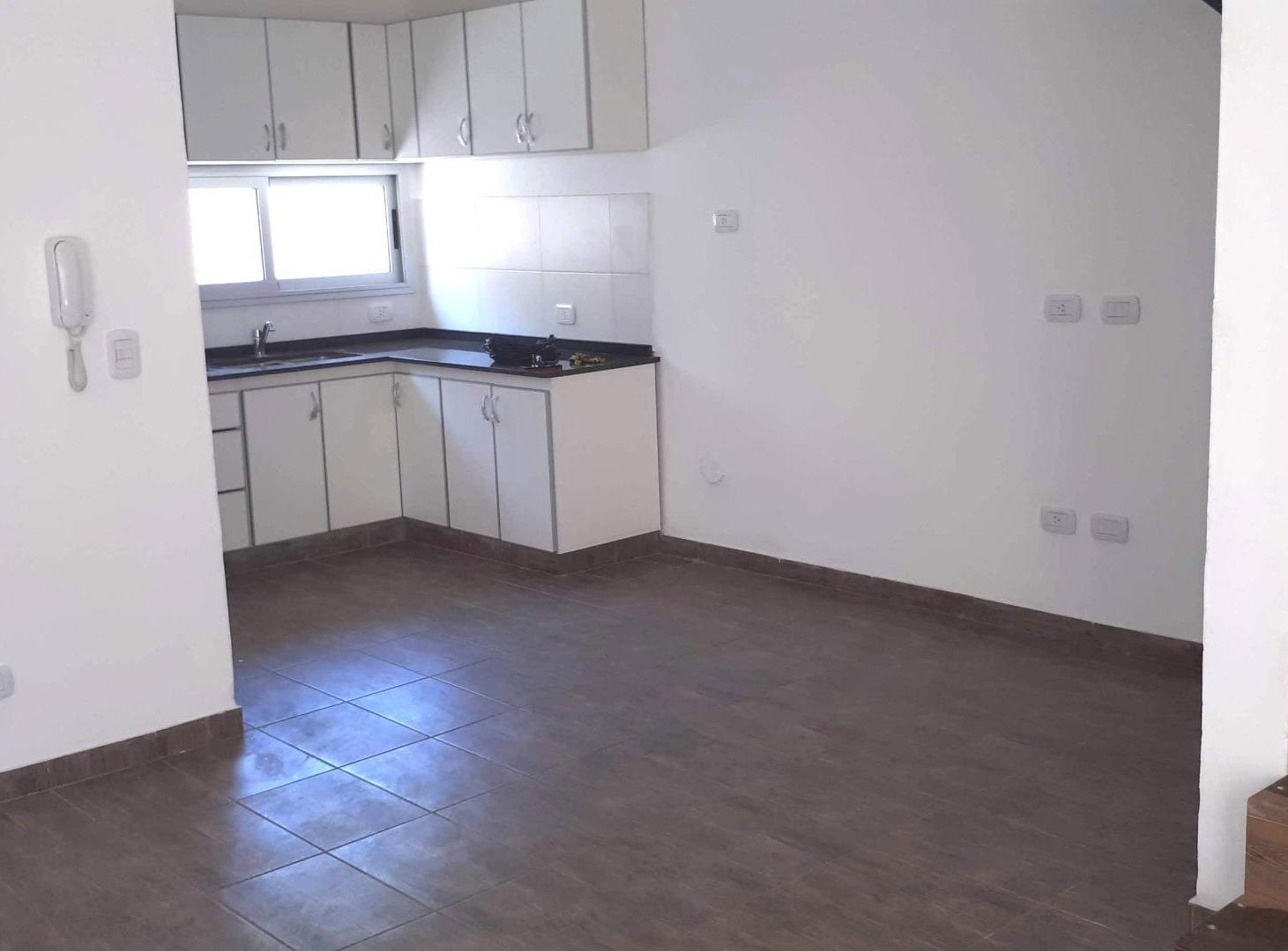 DUPLEX EN VENTA : 3 AMBIENTES : ITUZAINGO NORTE