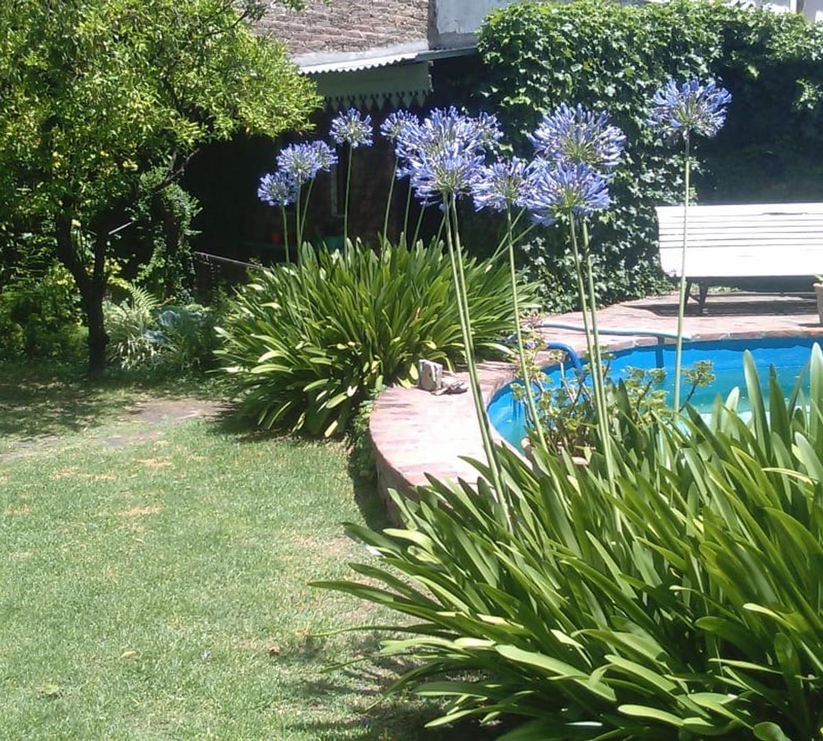 Casa en Venta: 4 Ambientes: Ituzaingo: 317 m² 2